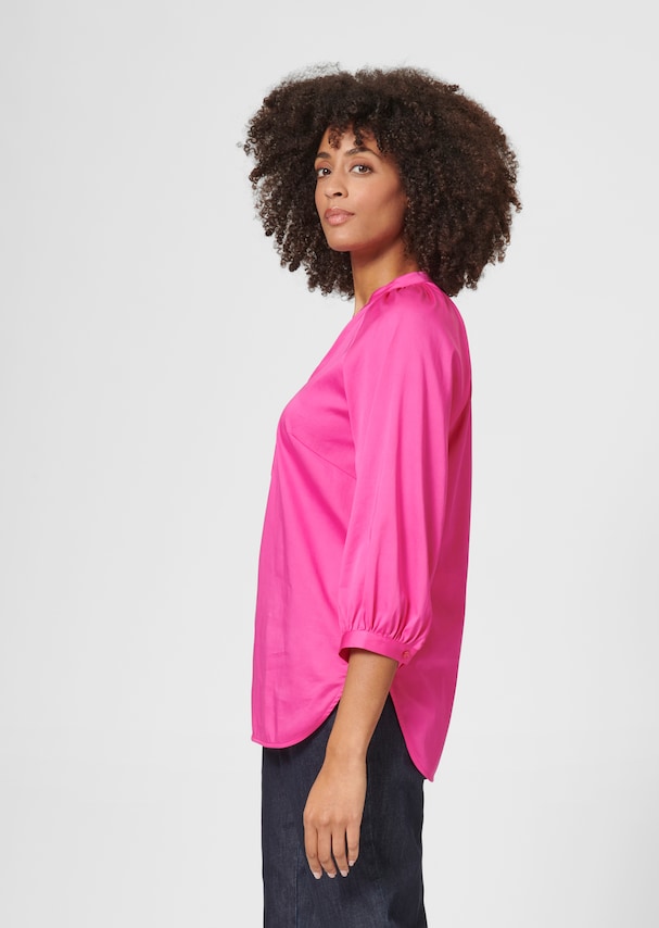 Half-sleeved blouse in a trendy shade 3