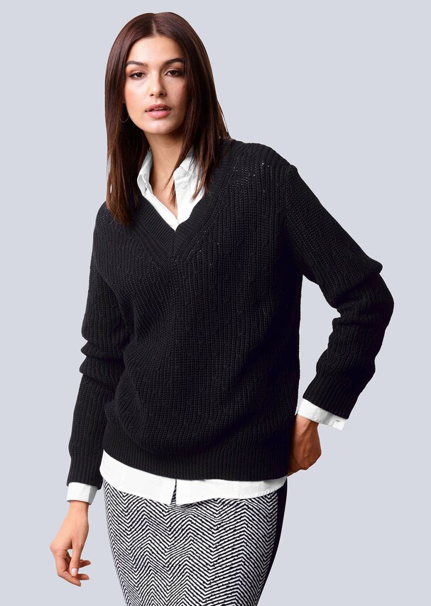 Pullover mit aufwändigem Zopfstrickmuster