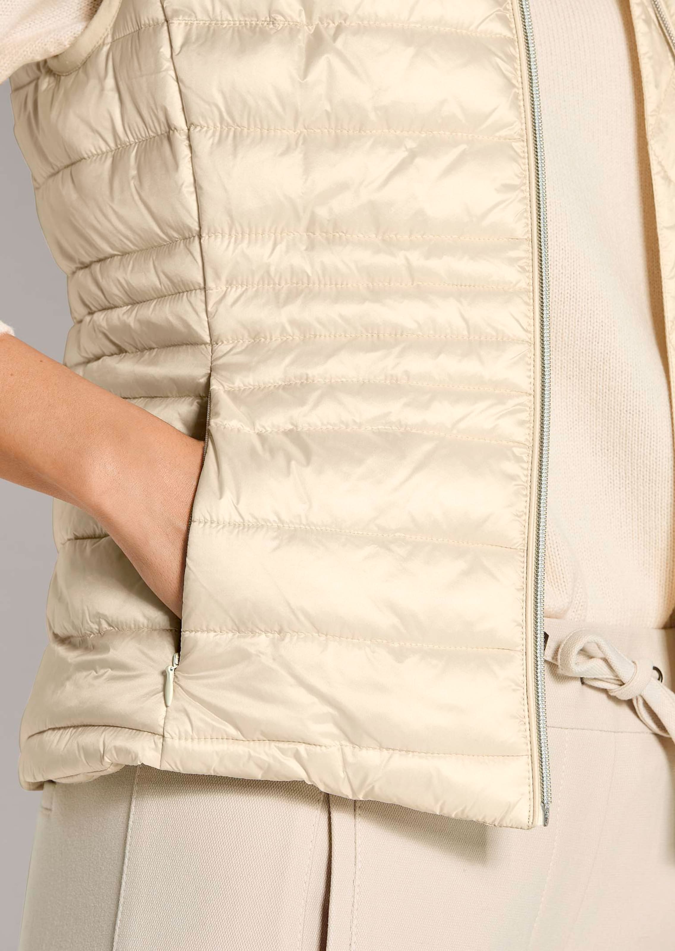 Padded quilted gilet in pearl white | MADELEINE Fashion