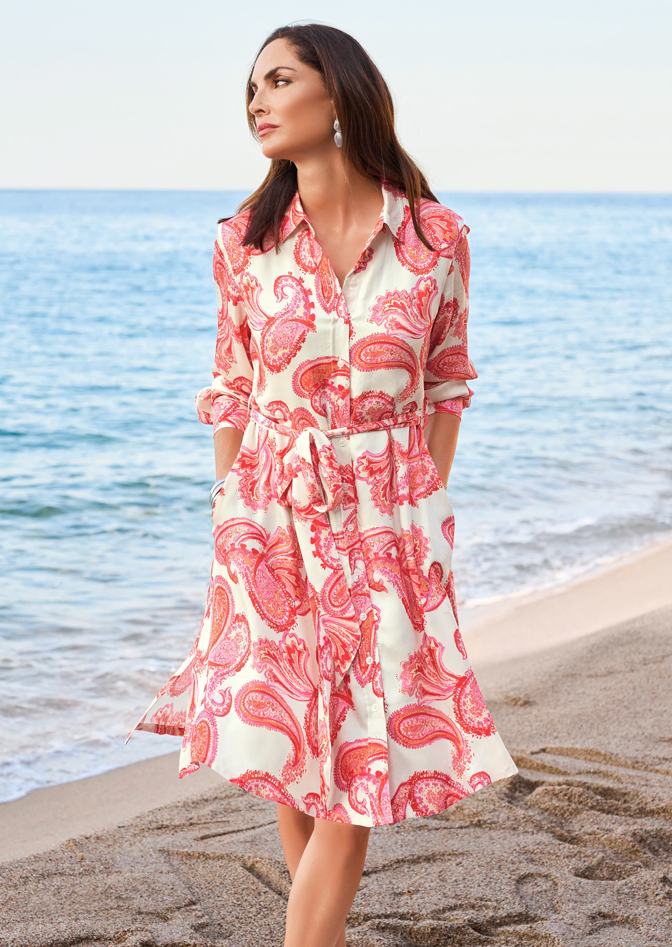 Shirt dress with tie ribbon in blood orange / pearl white