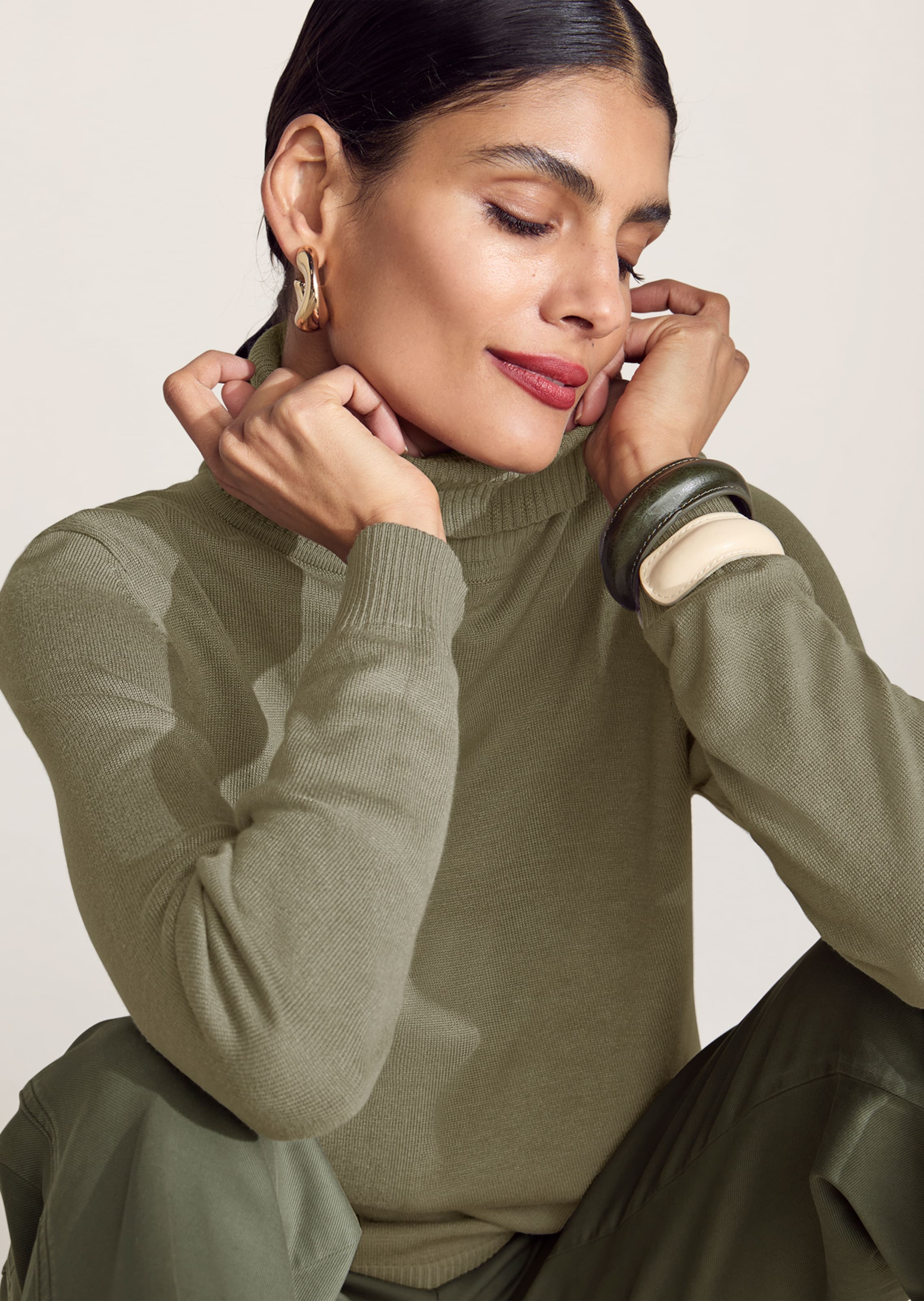 Figurnaher Feinstrickpullover