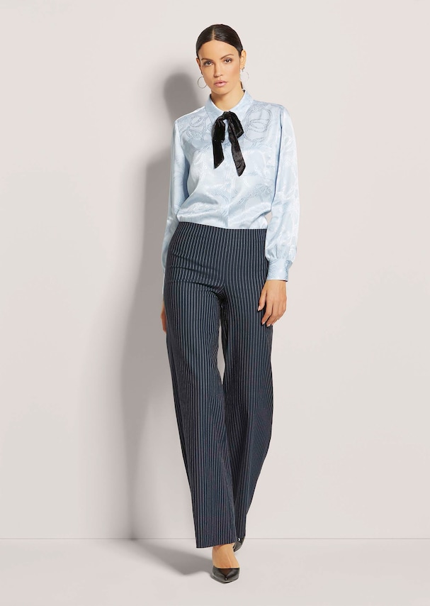 Schlupfhose in ausgestellter Form 1