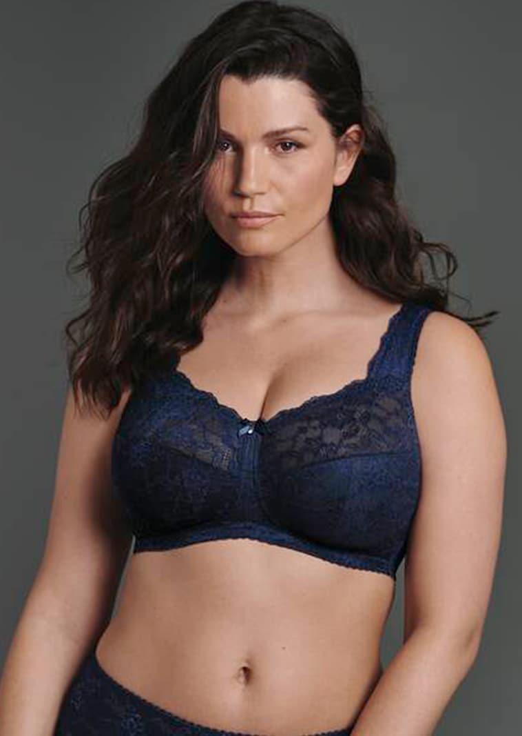 Kaarituettomat pitsirintaliivit