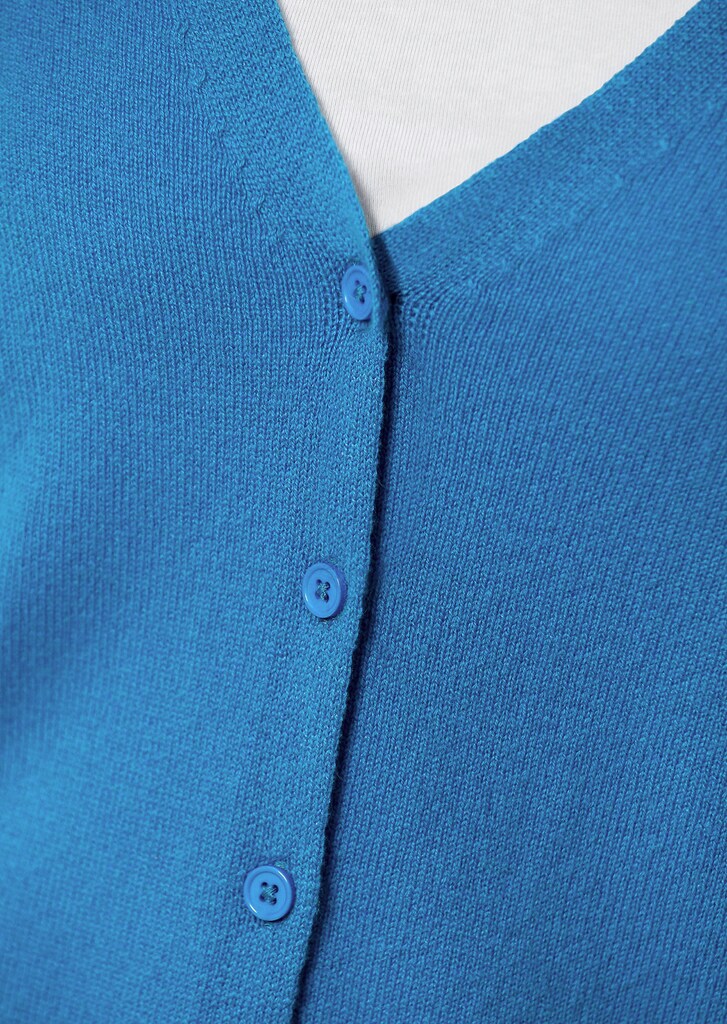 Weiche Kaschmirstrickjacke mit V-Ausschnitt