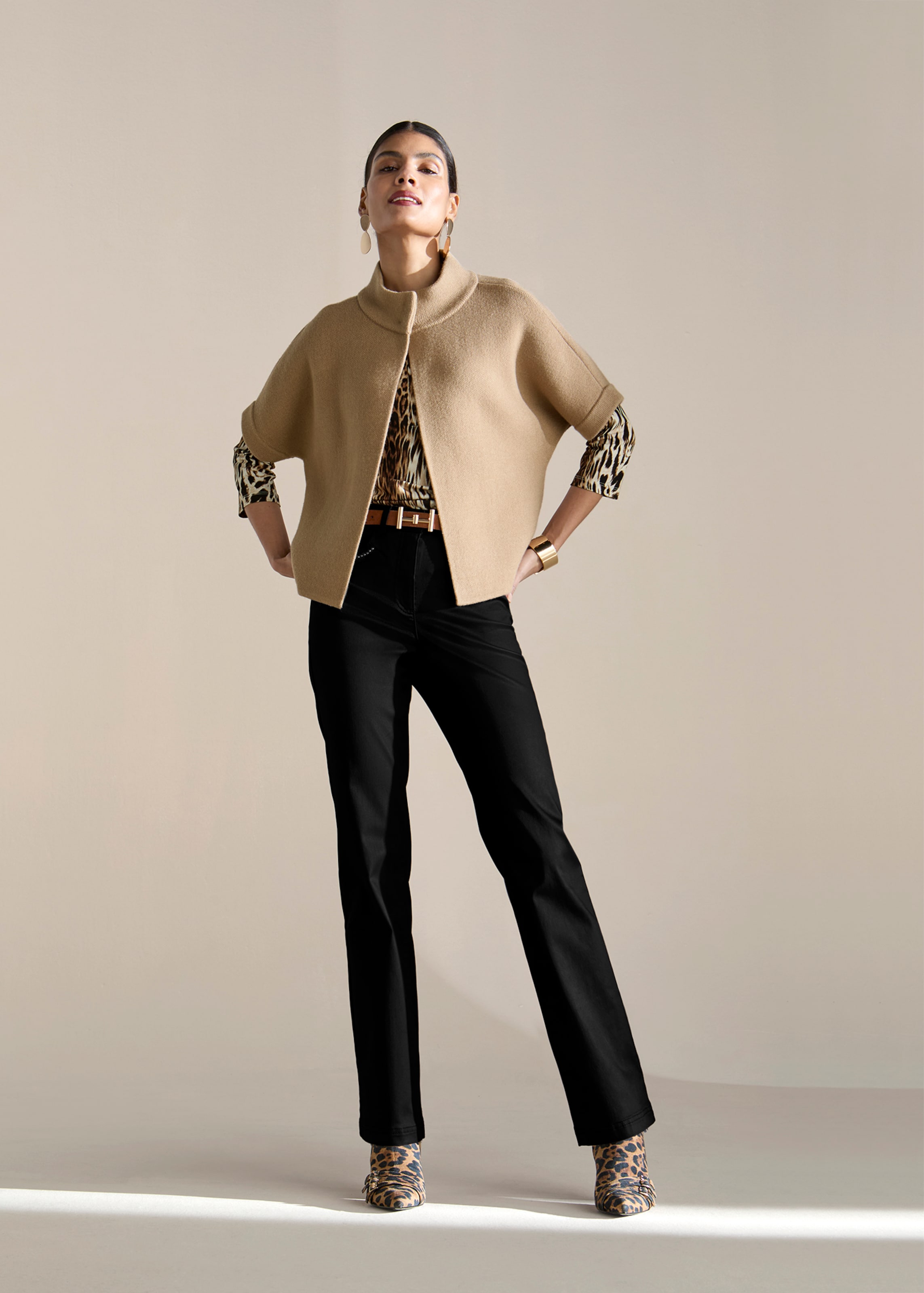 Beschichtete Slim-Jeans mit Schmucknieten