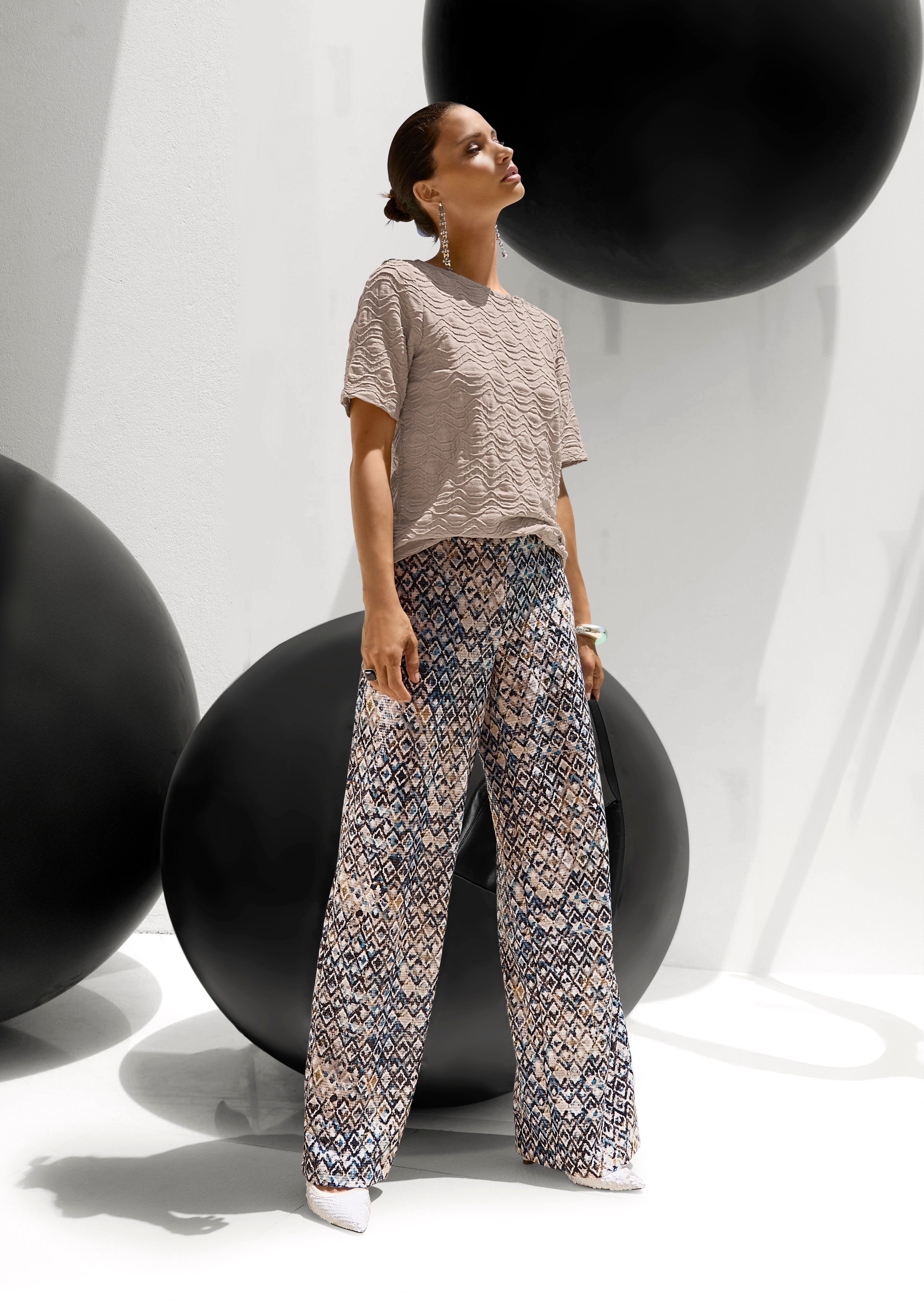 Weite Hose mit Pailletten