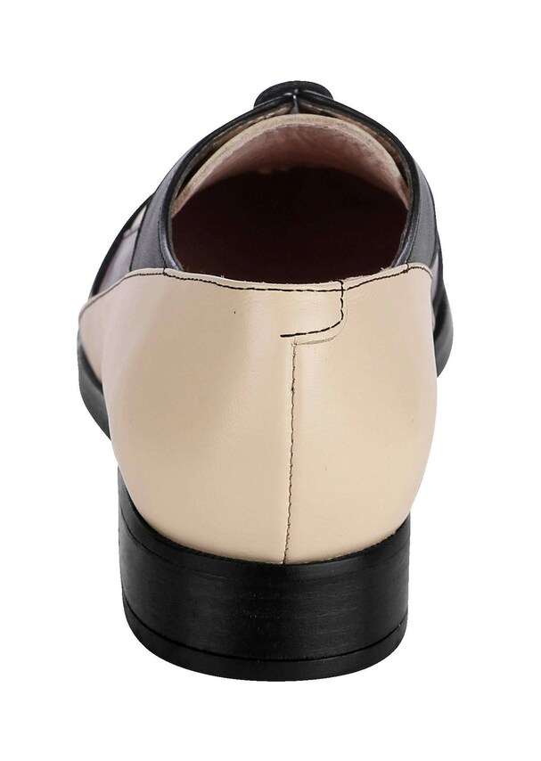 Schnürer mit spitzzulaufender Vorderkappe 3