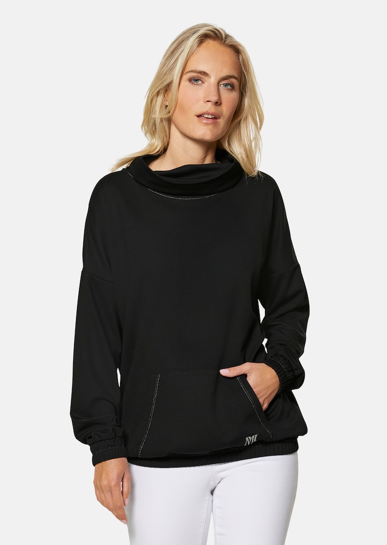 Sophisticated sweatshirt with a casual oversized style