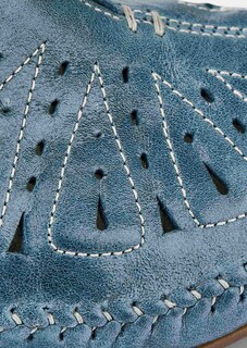 Pumps aus perforiertem Leder thumbnail 3