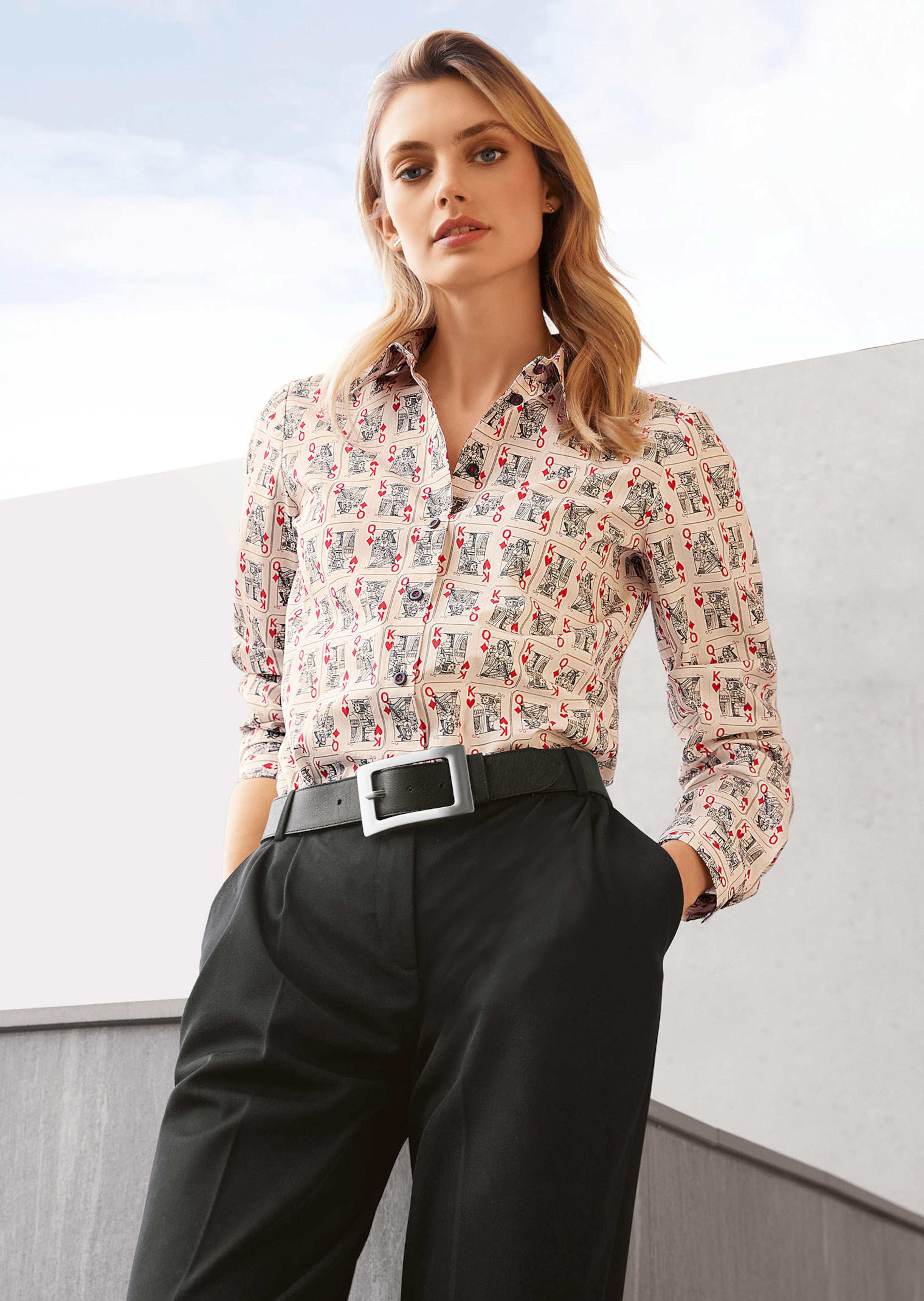 Baumwollbluse mit Kartenspiel-Motiven
