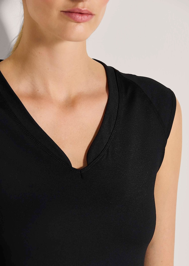 Feminines Funktionsshirt mit V-Ausschnitt 4