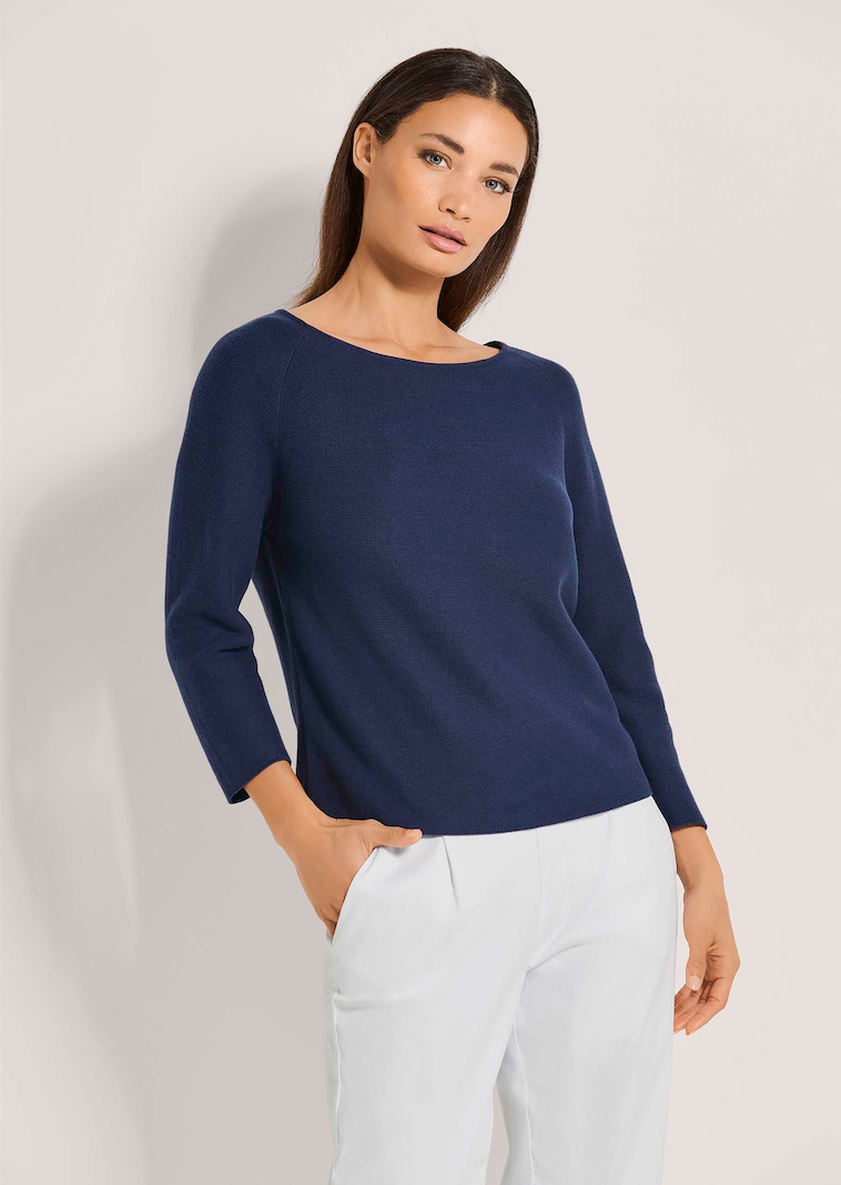 Pullover in modischer Kurzform