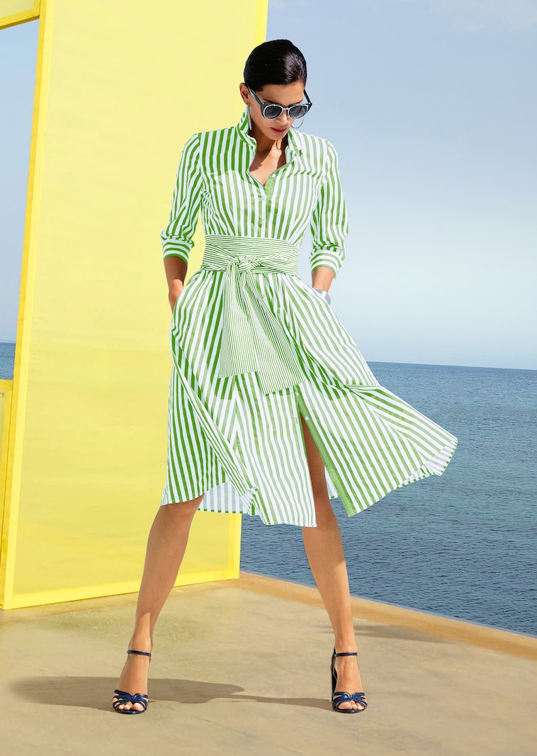 Gestreiftes Hemdblusenkleid mit Bindeschärpe