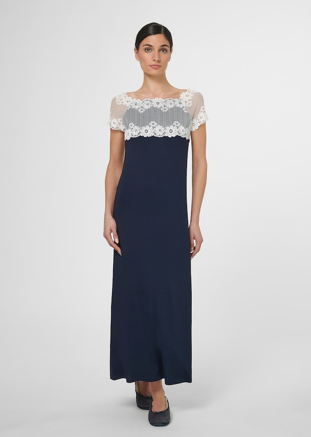Nightdress with elegant lace trim 1
