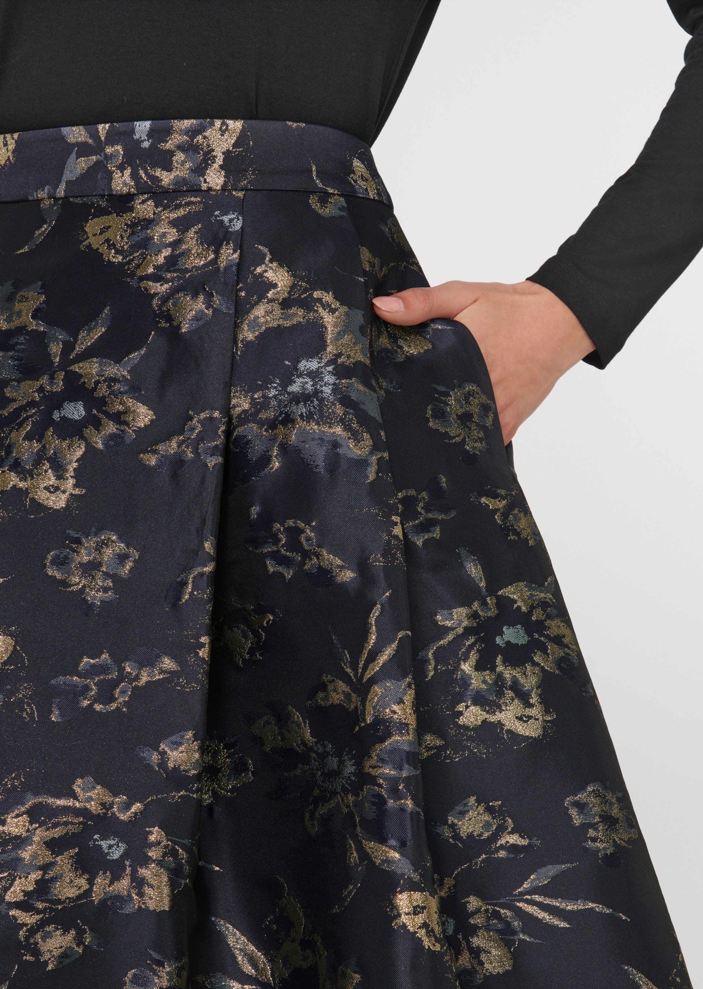 Jacquard skirt with glossy accents in navy / multi-coloured