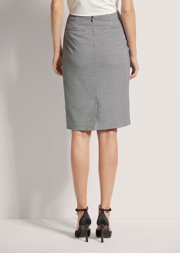 Schlanker Rock mit Zierknöpfen 2