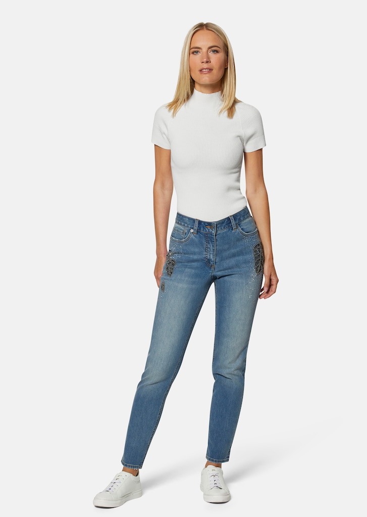 Five-Pocket-Jeans mit glanzvoller Dekoration 1