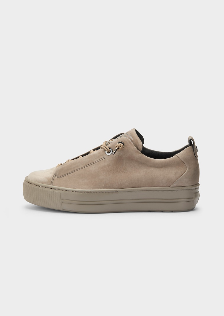 Klassischer Sneaker mit dezenten Details