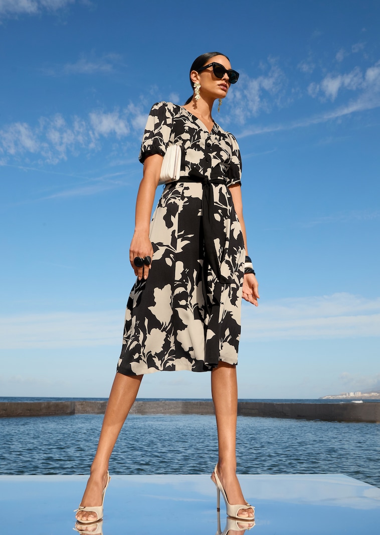 Robe midi avec imprimé fleuri et ceinture à nouer