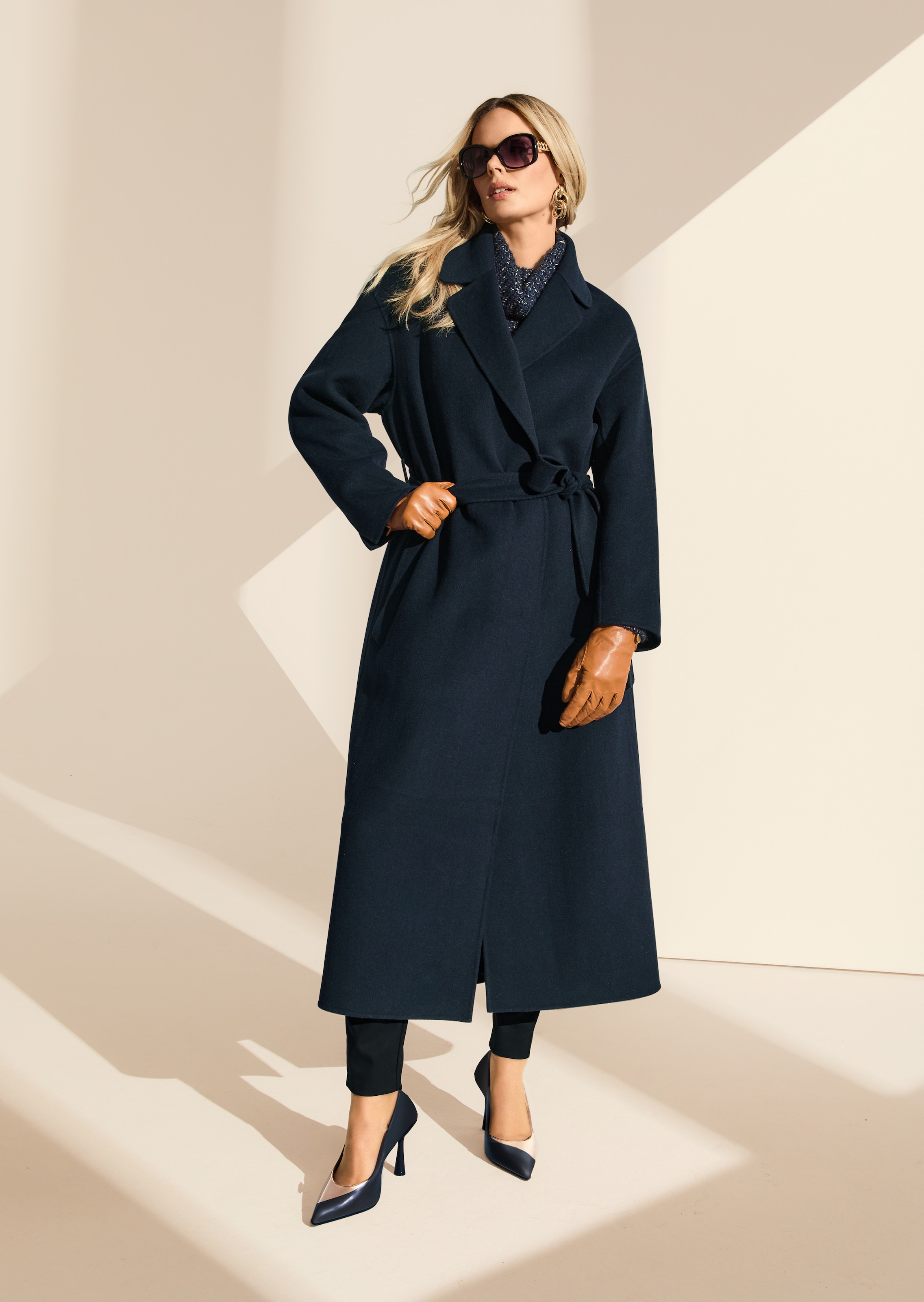 Langer Wollmantel mit Bindeband