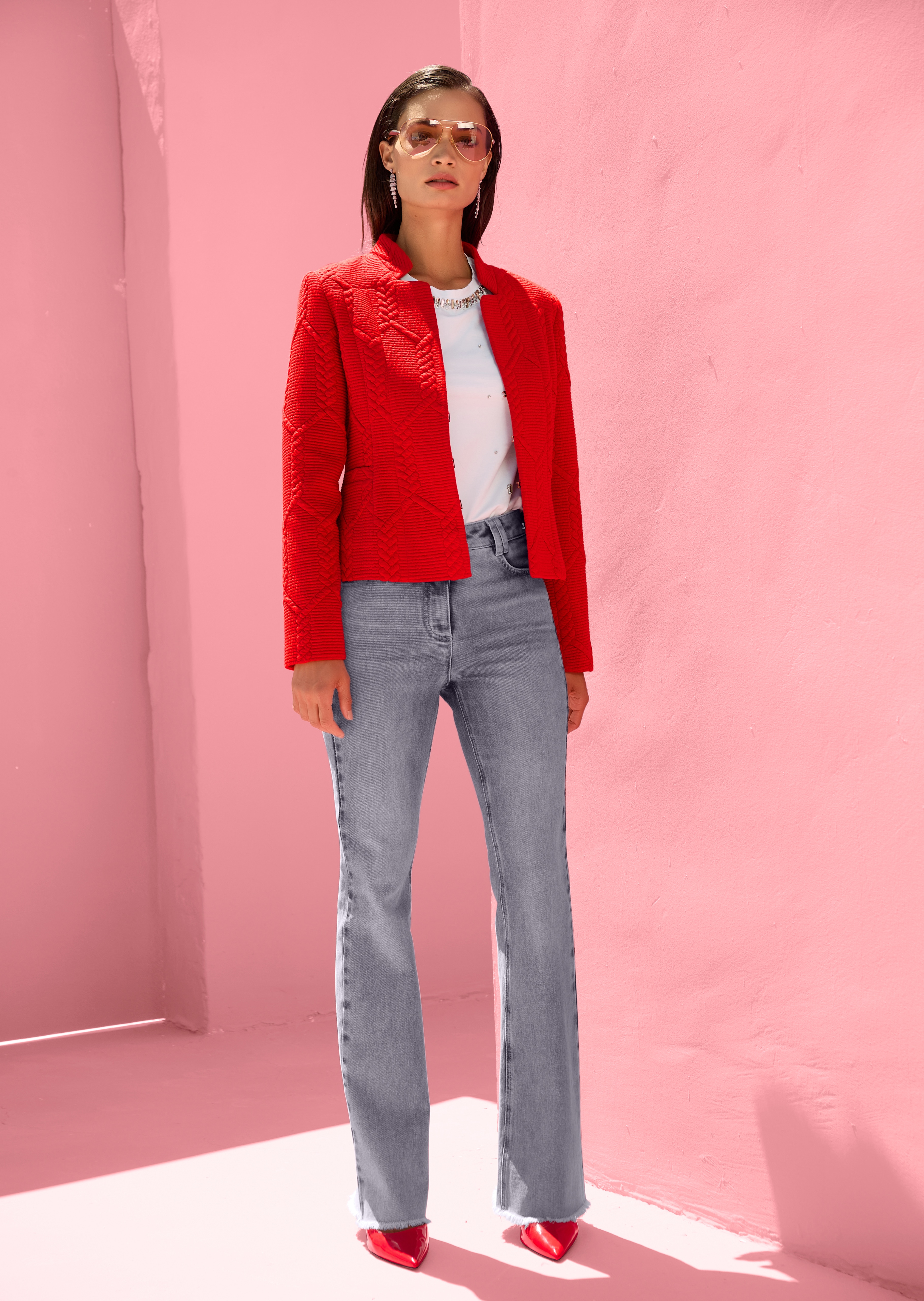 Kurzer Jersey-Blazer mit Zopfmuster