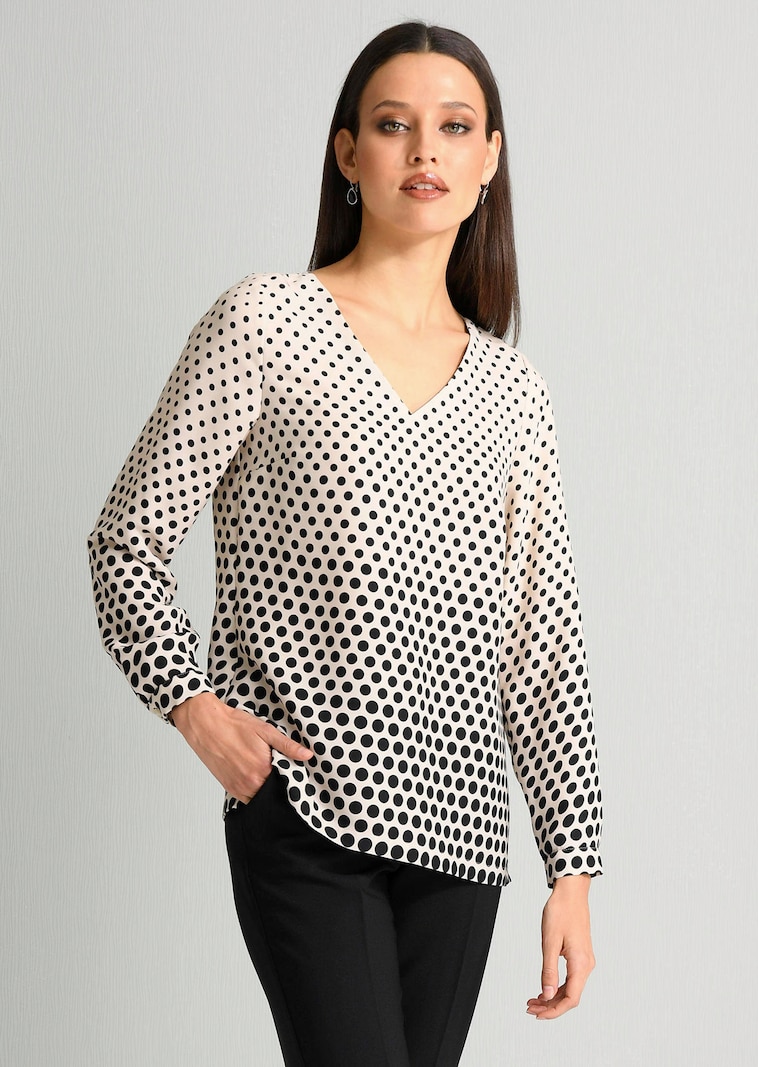 Bluse in leicht taillierter Passform