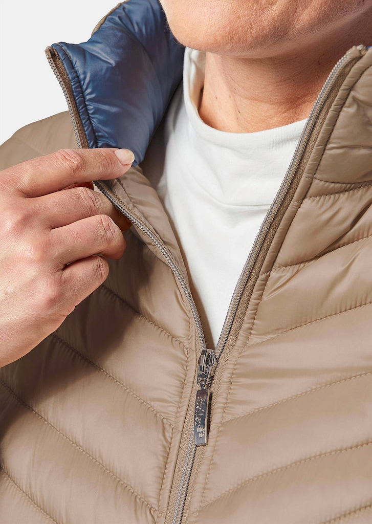 Steppjacke in figurschmeichelnder Optik