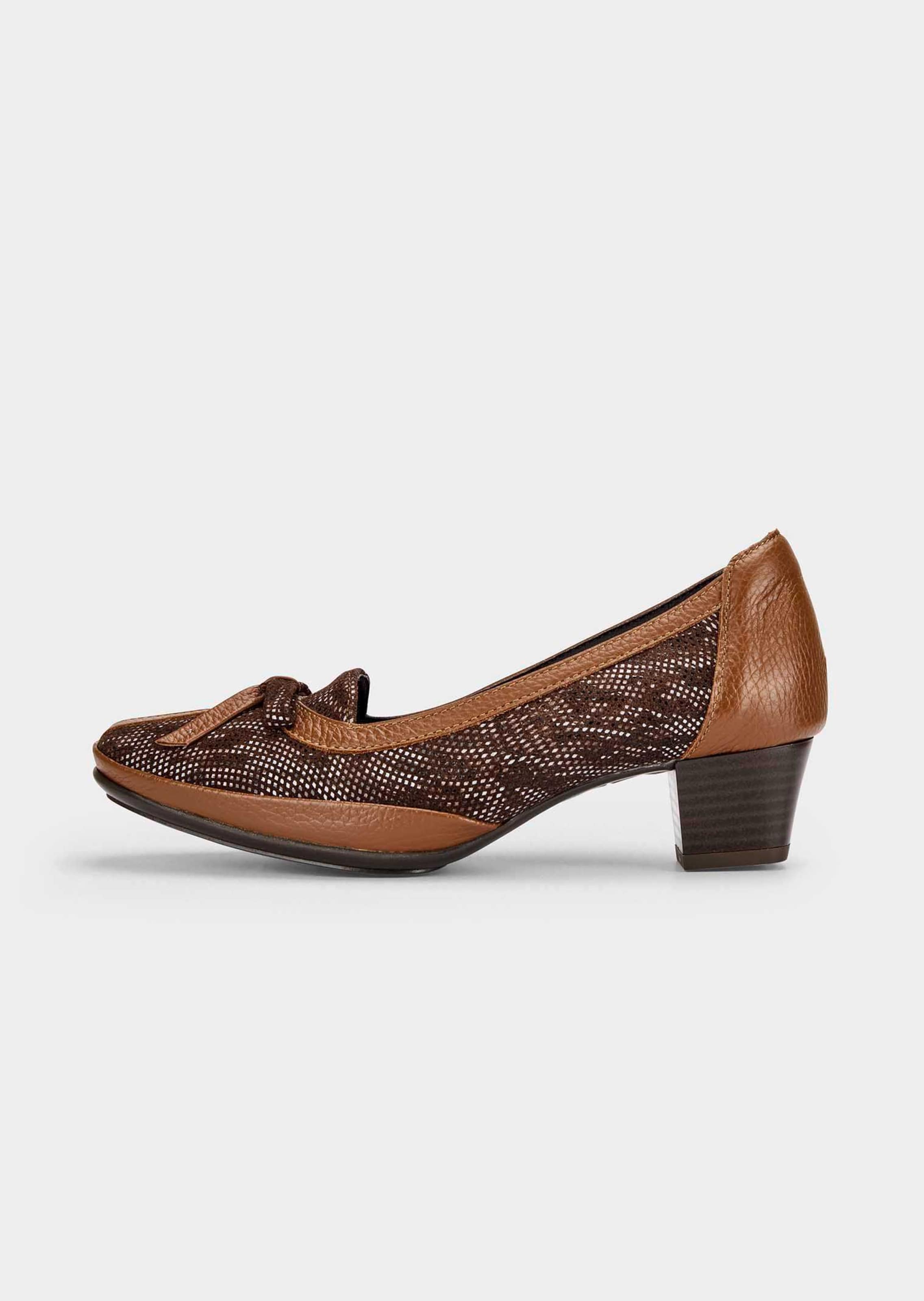 Pumps van leer met reptielmotief
