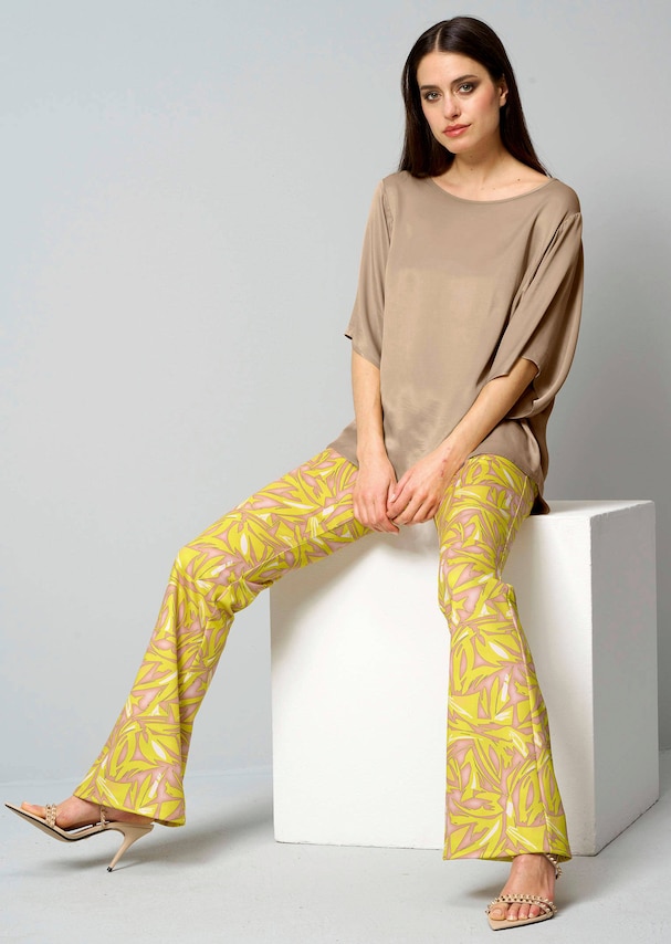 Hose mit grafischem Print 3