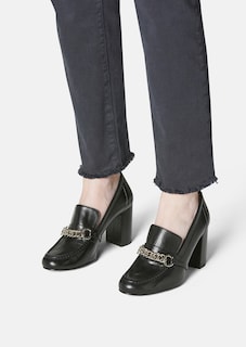 Leder-Pumps mit Blockabsatz und Zierkette thumbnail 1