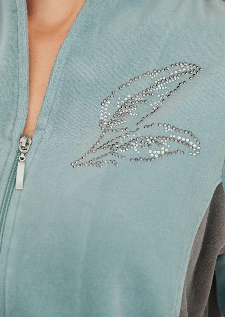 Nicki-Hausanzug mit Schmuckdetails