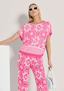 Relaxed summer top in a mixed-material design thumbnail 5