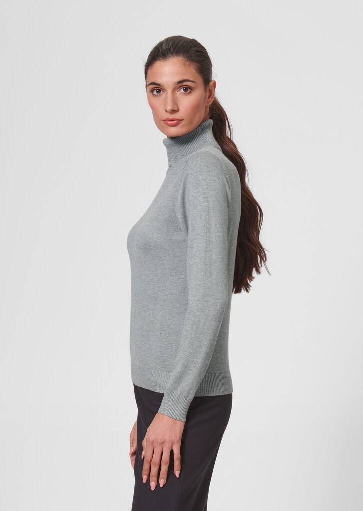 Fine knit jumper with viscose and elastane 3