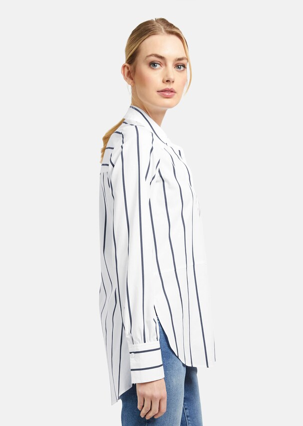 Striped shirt in a stylish long shape 3