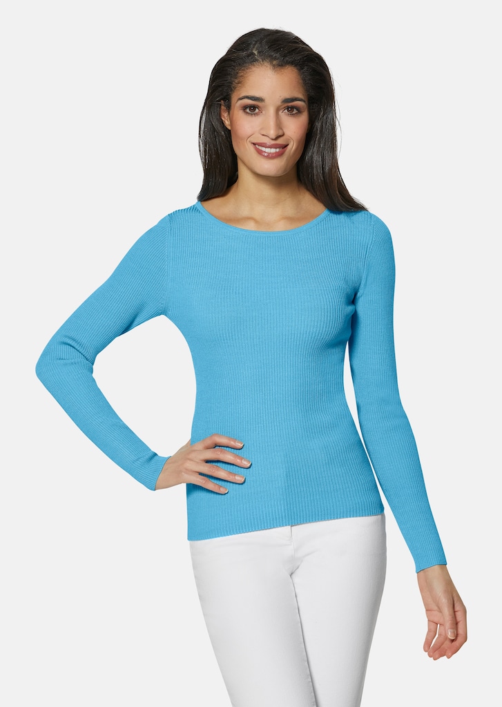 Jumper with boat neckline