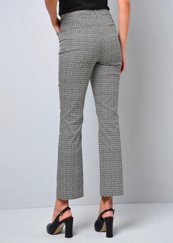 Hose mit grafischem Dessin 2