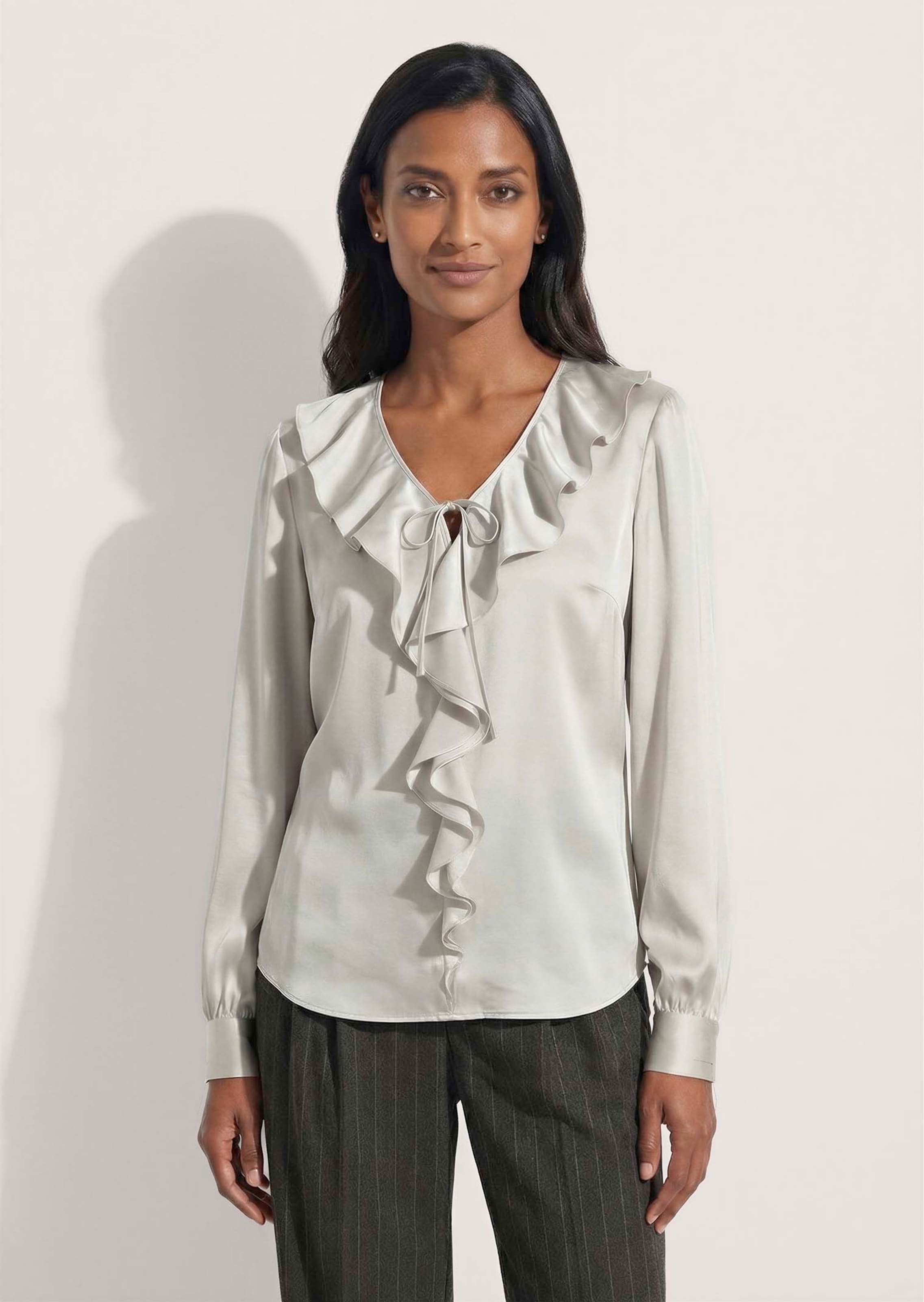 Satinbluse mit Volants