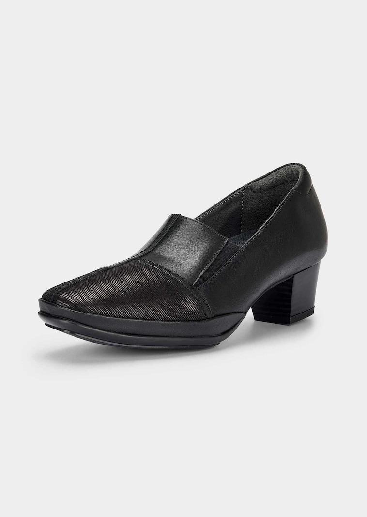 Pumps mit Ziernähten