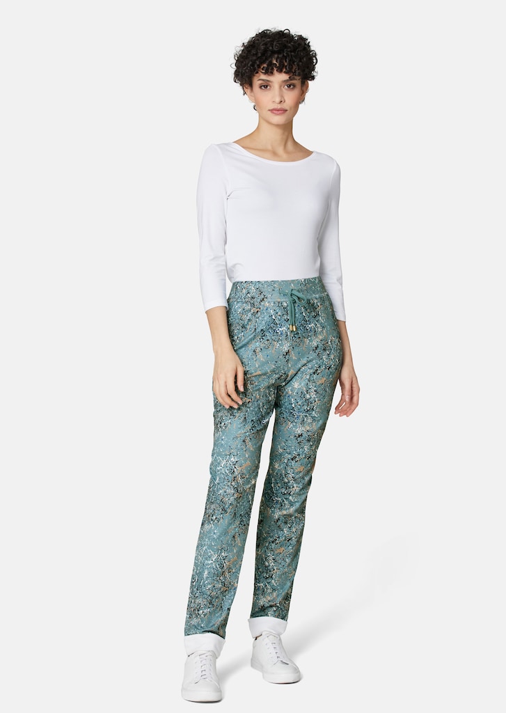 Jogging trousers with trendy one-of-a-kind print 1