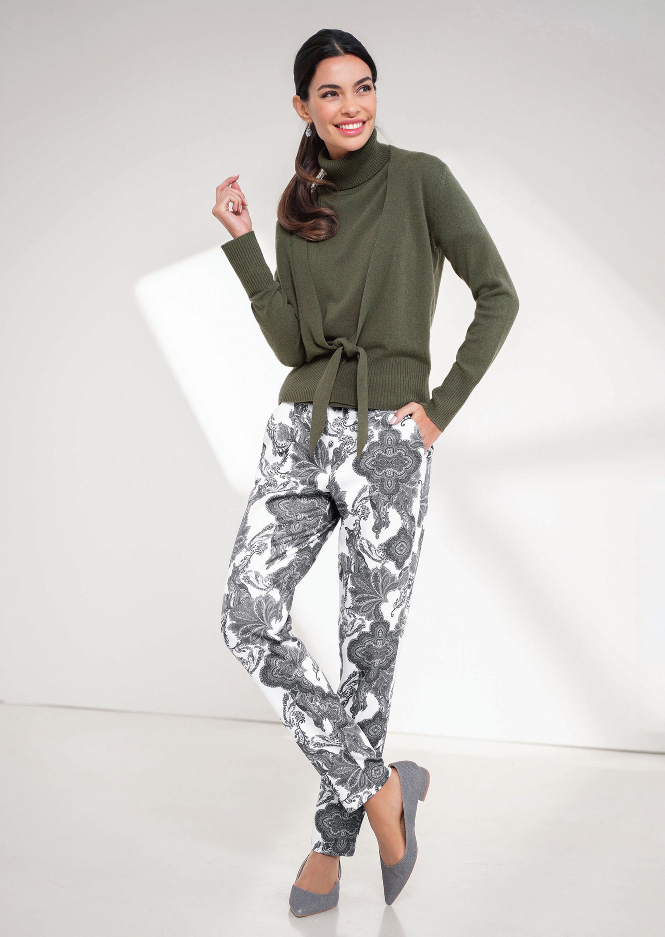 Kaschmir-Strickjacke mit tiefem V-Ausschnitt und Bindeband