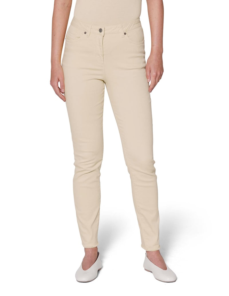 Jeans mit feinem Fransensaum