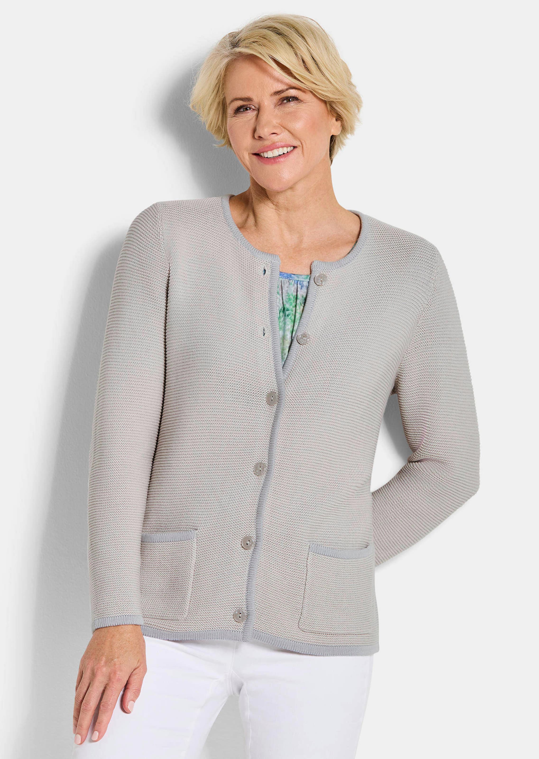 Strickjacke mit aufgesetzten Taschen