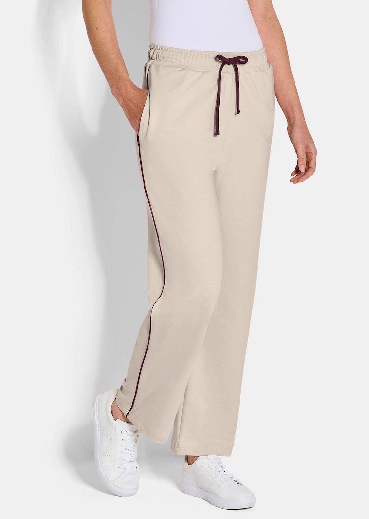 Freizeithosen mit Kontrast-Paspelierung