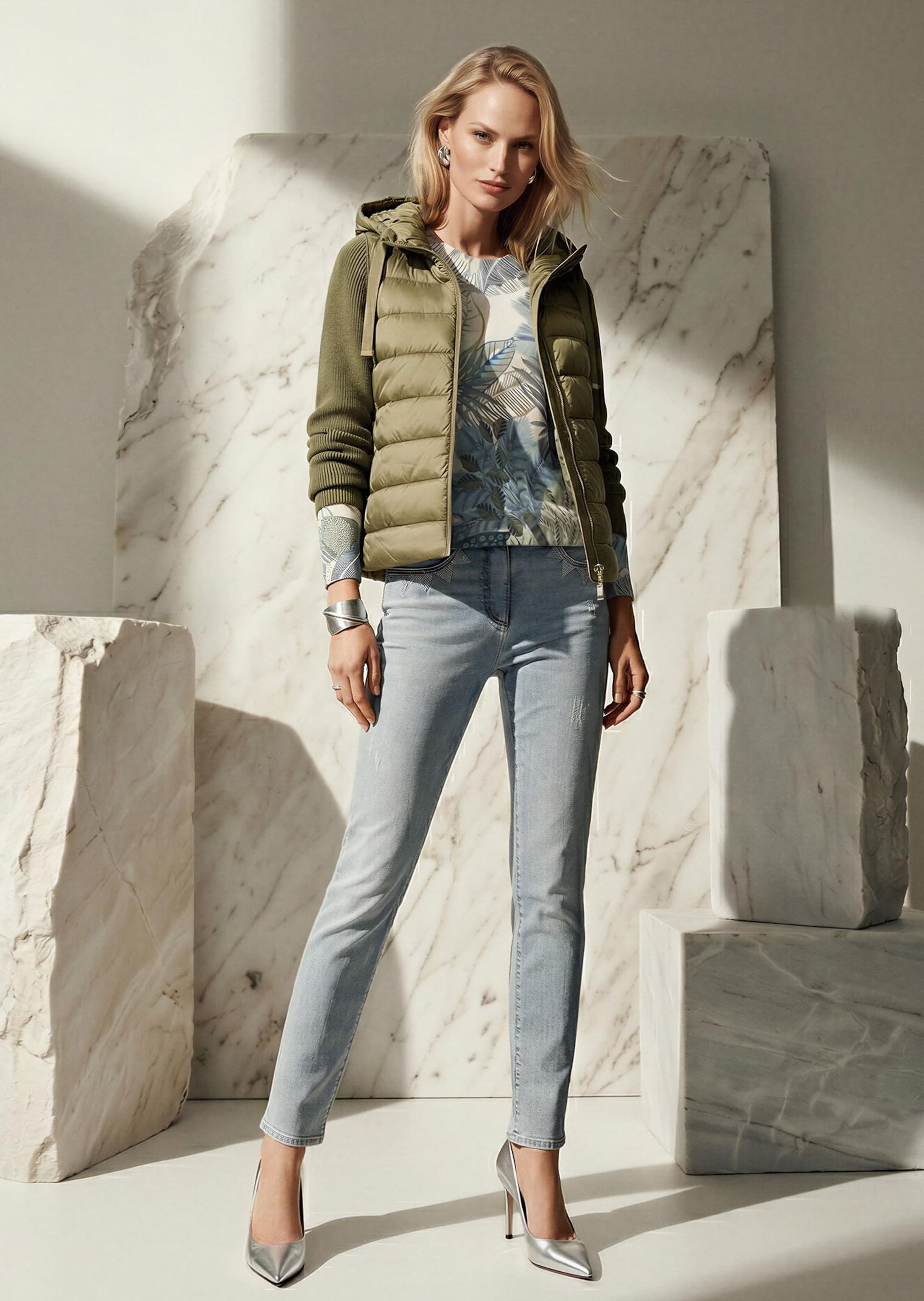 Slim-Jeans mit Strassdetails und modischer Waschung