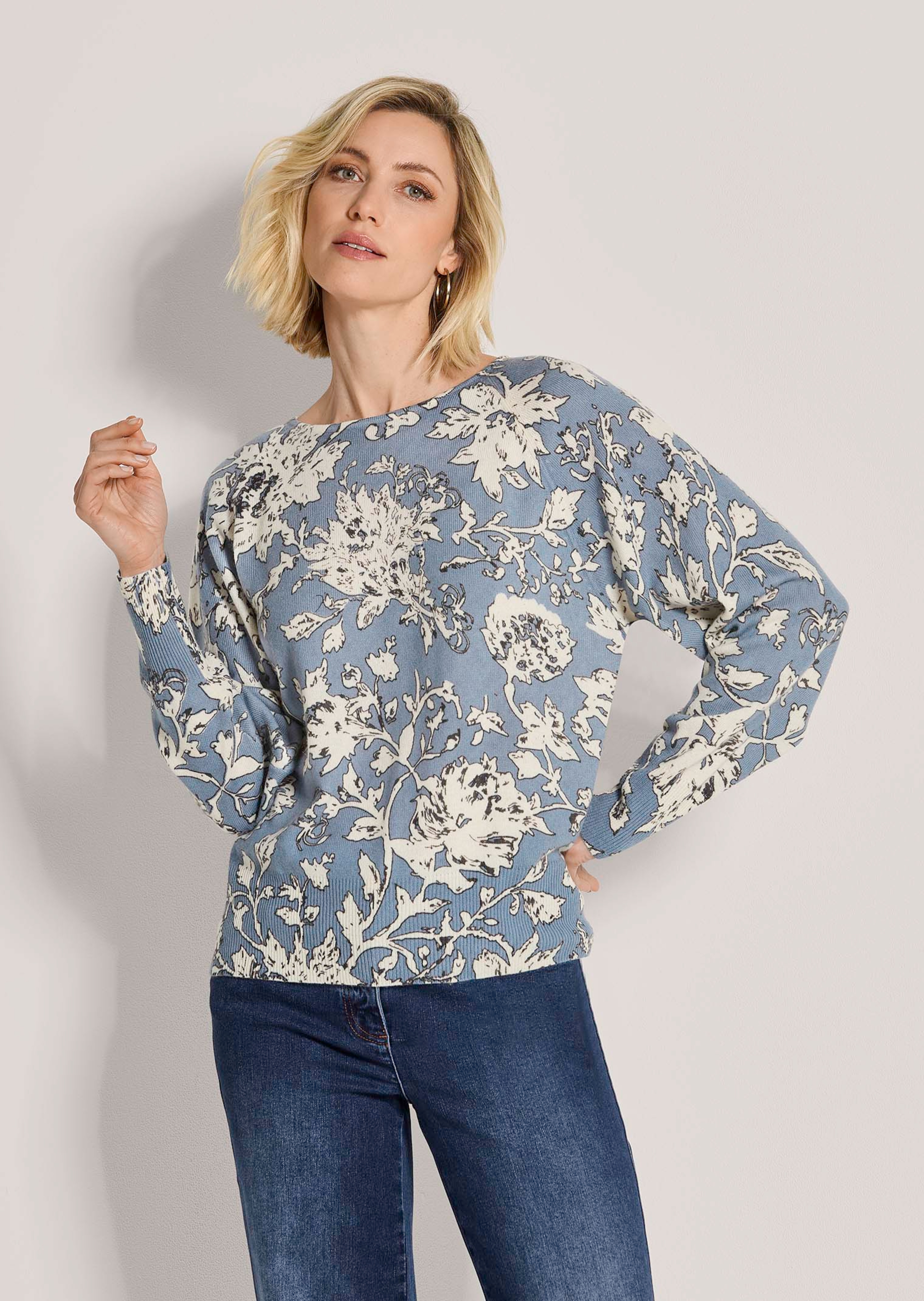 Kaschmirpullover mit Allover-Blütenprint