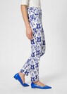 Schmale Hose mit Unikat-Print thumbnail 4
