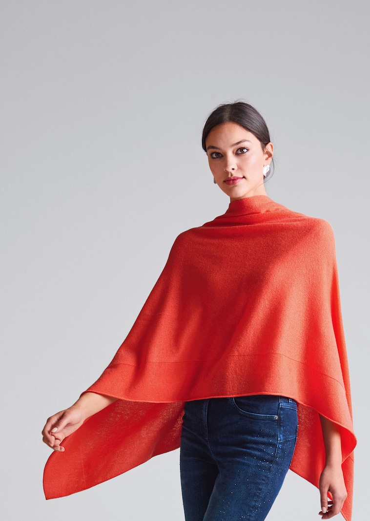 Knitted poncho made from pure cashmere