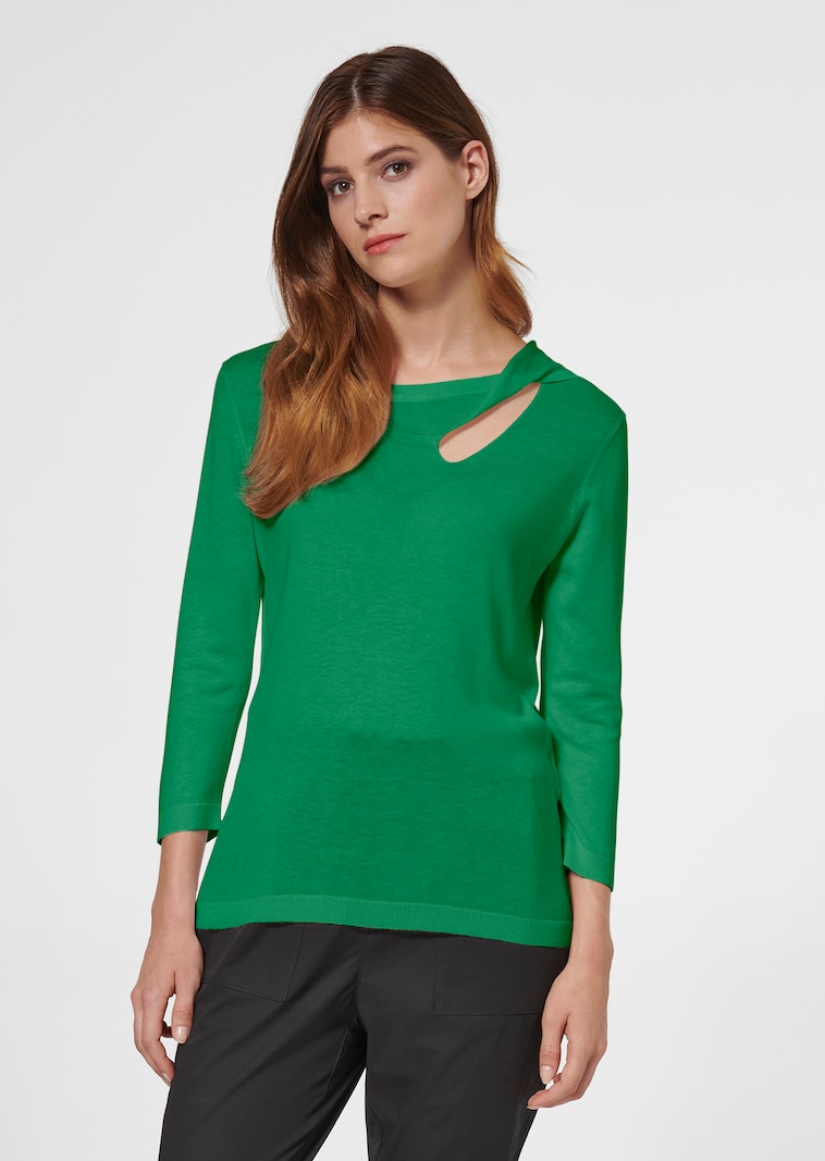 Fine knit jumper with 3/4-length sleeves and cut-out
