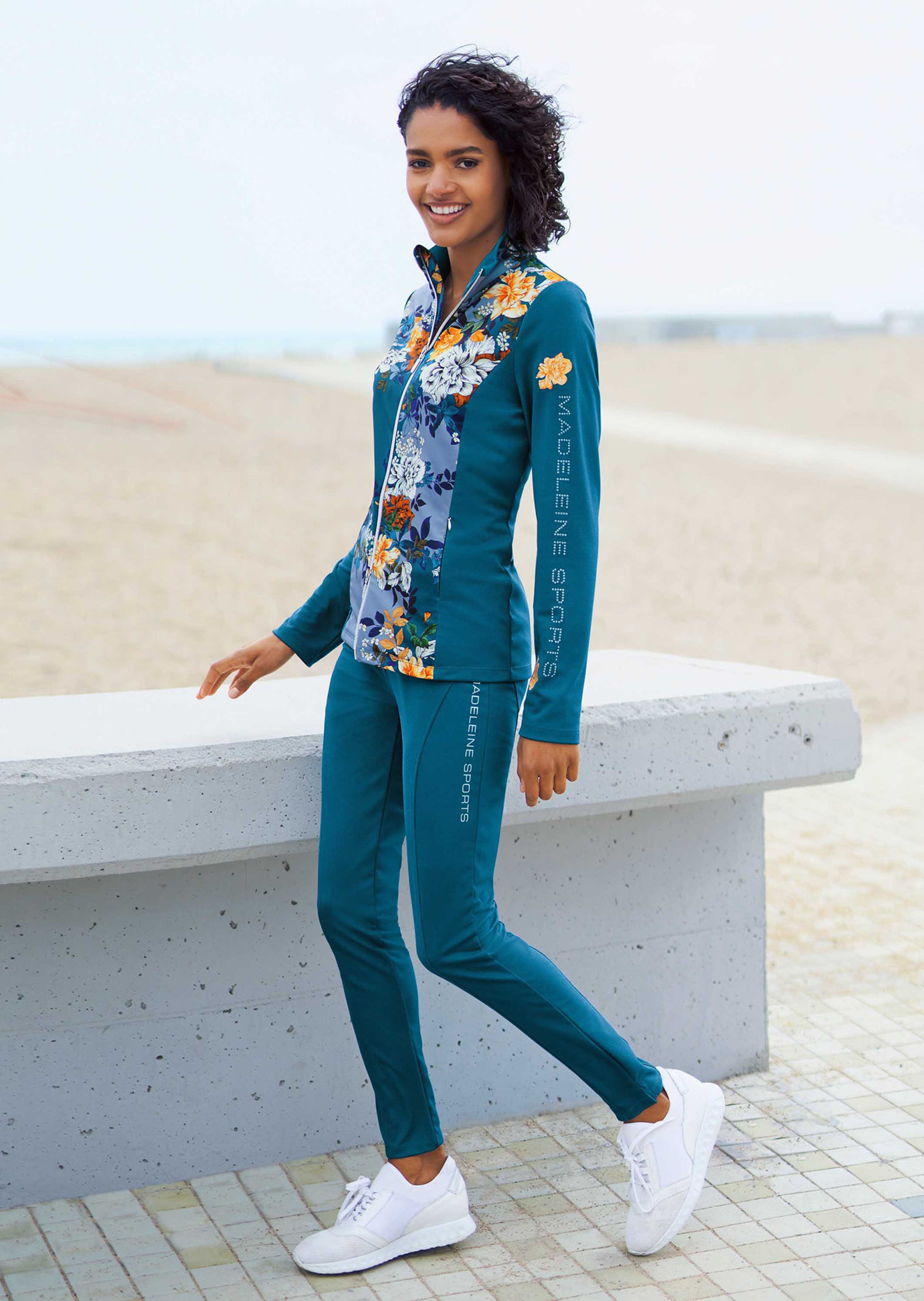 Jacke mit Blütenprint und edlen Details