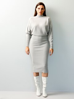 Strickkleid mit weiten Fledermausärmeln thumbnail 1
